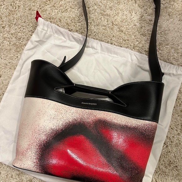 ALEXANDER MCQUEEN RARE Red Print Bow Bag - Picture 3 of 6